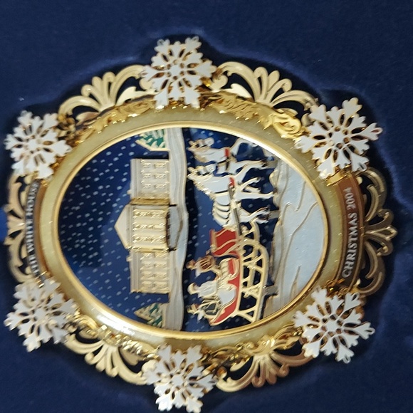 2004 White House Christmas Ornament, A First Family's Sleigh Ride - Picture 1 of 7